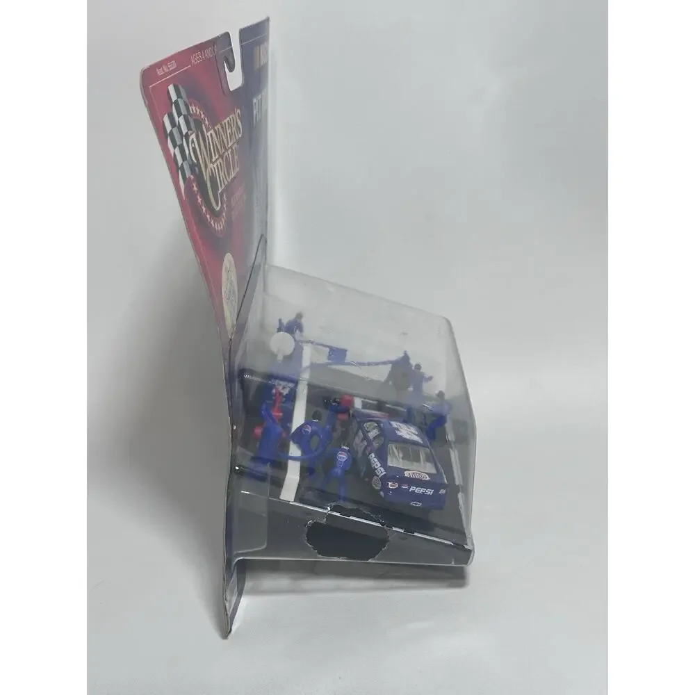 NIP NASCAR Winners Circle Jeff Gordon #24 Pepsi Pit Row Series 1:64 1998 Diecast